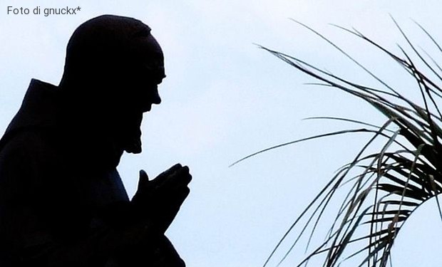 Don Barbero: l'ostensione delle spoglie di padre Pio, mix di superstizione e business